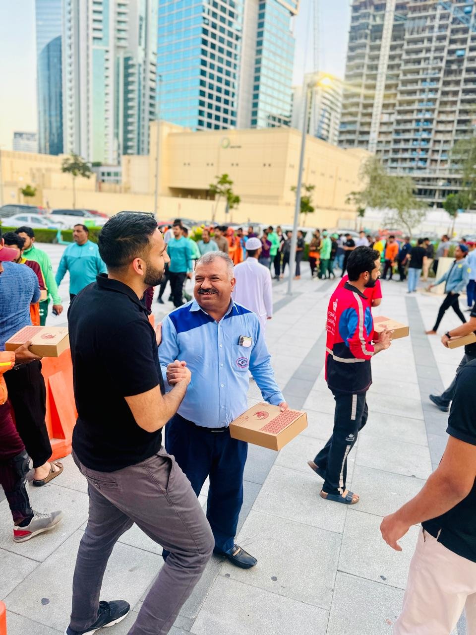Volunteers handing out food parcels to people in Dubai